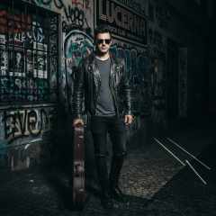 Occhiali da sole Ray-Ban RB3016 - W0365 - La foto è solamente a scopo illustrativo ed è stata generata da intelligenza artificiale.