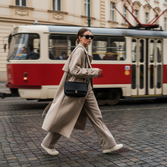 Ray-Ban New Wayfarer RB2132 646231 - La foto è solamente a scopo illustrativo ed è stata generata da intelligenza artificiale.