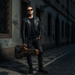 Ray-Ban WAYFARER LITEFORCE RB4195 601S9A - Fotografija z informativnim prikazom očal je ustvarjena z umetno inteligenco.